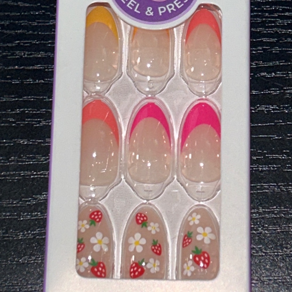 imPRESS Press On Nails No Glue Mani Medium Length About Time Strawberry